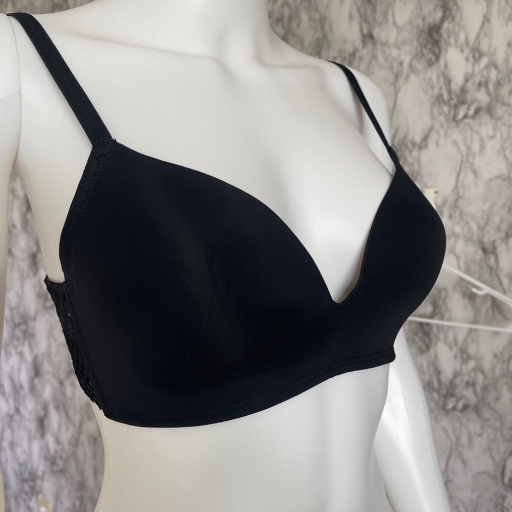 B Temptd 32D bra Black without underwire lightly cupped